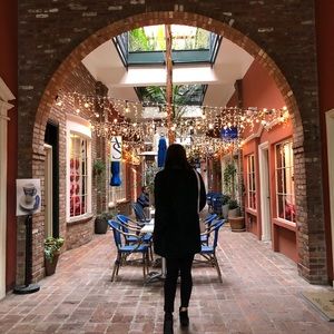 Meet your Posher, Shenia